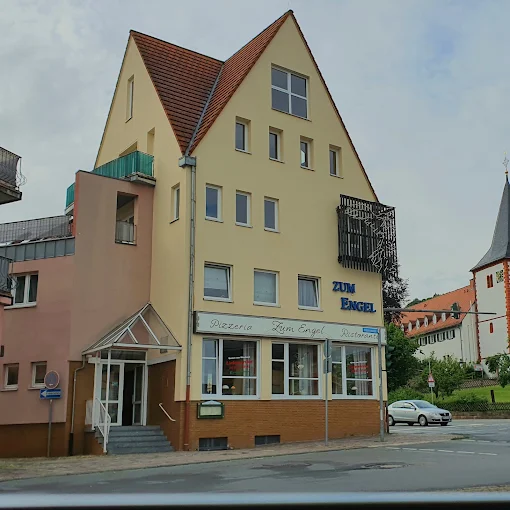 Außenansicht der Pizzeria Zum Engel in Höchst